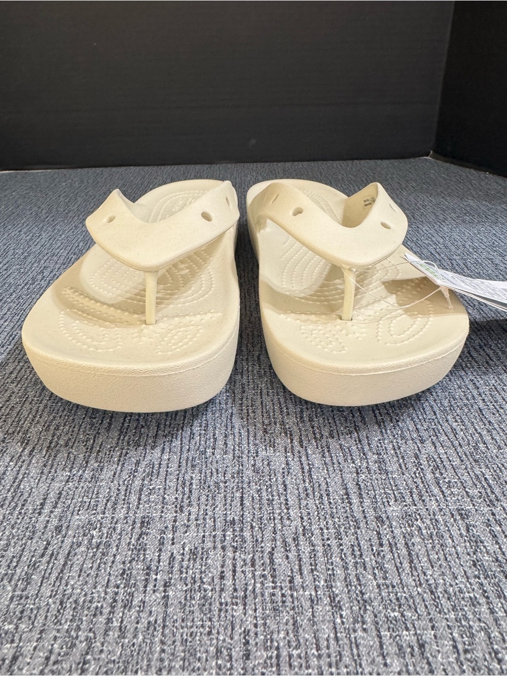 Crocs Classic Platform Flip Flops - Picture 2 of 16